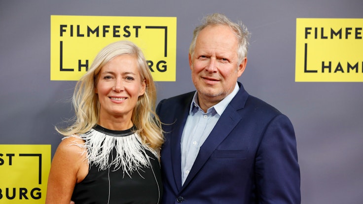 Der Schauspieler Axel Milberg und seine Frau Judith kommen am 07.10.2017 ins Cinemaxx in Hamburg zur Deutschlandpremiere von "Tatort: Borowski und das Land zwischen den Meeren" während des Filmfests Hamburg.