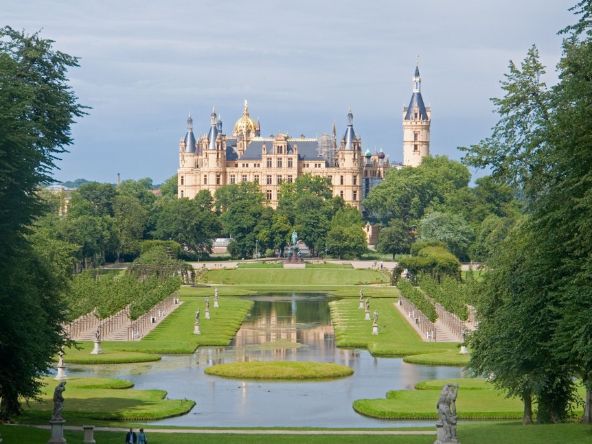 Schloss Schwerin ist eins der schönsten Schlösser in Norddeutschland.