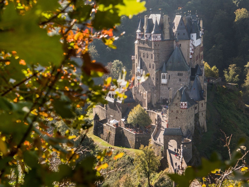Burg Eltz sieht aus, als käme sie direkt aus einem Märchenfilm.