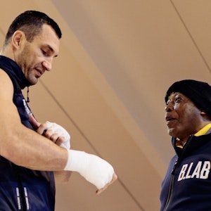Wladimir Klitschko beim Training mit seinem damaligen Coach James Ali Bashir.