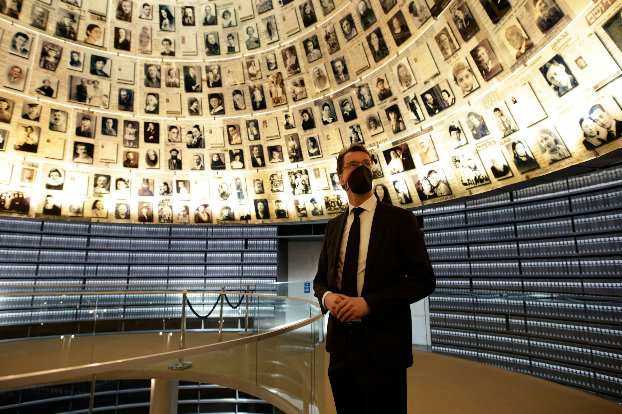 Hendrik Wüst (CDU), Ministerpräsident von Nordrhein-Westfalen, besucht die israelische Holocaust-Gedenkstätte Yad Vashem in Jerusalem. +++ dpa-Bildfunk +++