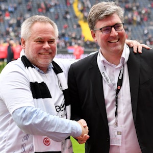Sponsor Eugene Kaspersky zu Besuch bei Eintracht Frankfurts Axel Hellmann.