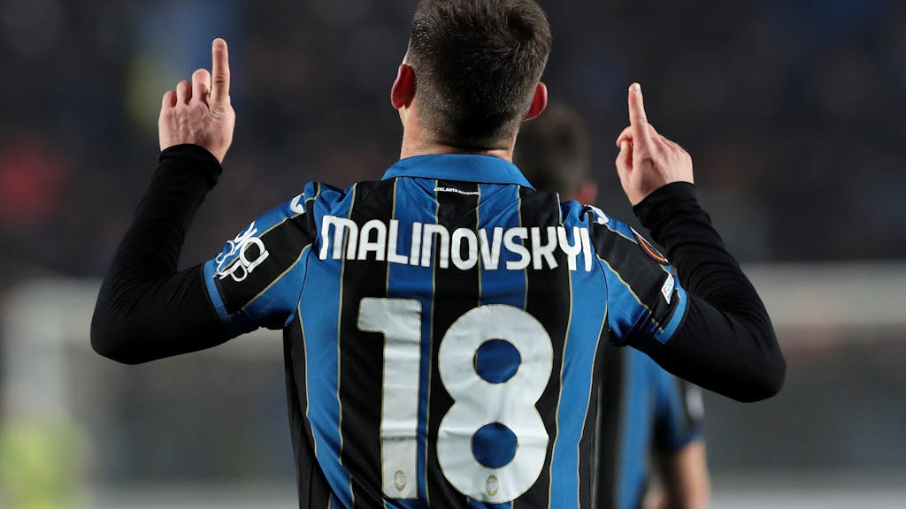 Ruslan Malinovskyis Rücken ist zu sehen, darauf prangt die Nummer 18 sowie sein Name.