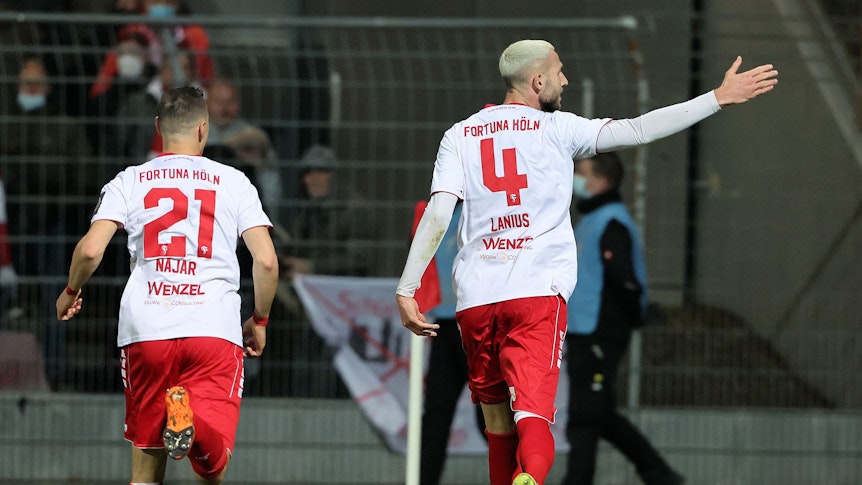 Dominik Lanius bejubelt sein Ausgleichstor im Regionalliga-Top-Spiel für Fortuna Köln gegen Rot-Weiss Essen.