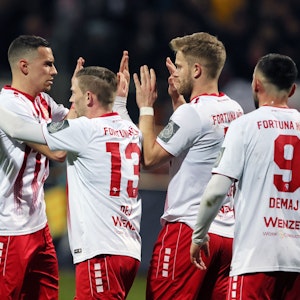 Fortuna Köln jubelt am Ende doch noch über einen Punkt im Regionalliga-Gipfel gegen Rot-Weiss Essen.