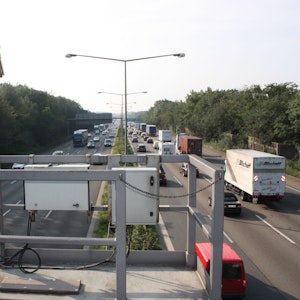 Eine Autobahnkamera (Foto vom 1. September 2011) an der A1 zwischen Remscheid und Wermelskirchen. Auch diese Kamera wurde abgeschaltet.
