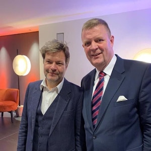 Robert Habeck (l.) mit Marc Erwin Kurtenbach vom Kölner Wirtschaftsclub.