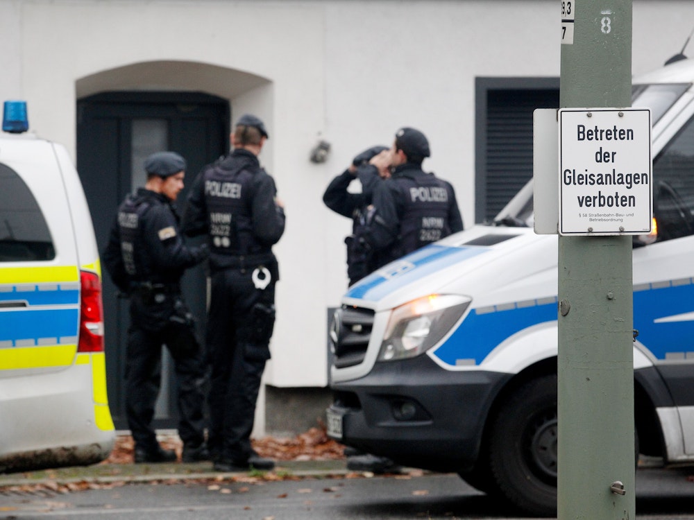 In Münster wurde am 17. März 2022 das Imam-Mahdi-Zentrum durchsucht. Unser Symbolfoto zeigt Einsatzkräfte bei einer Razzia in Duisburg.