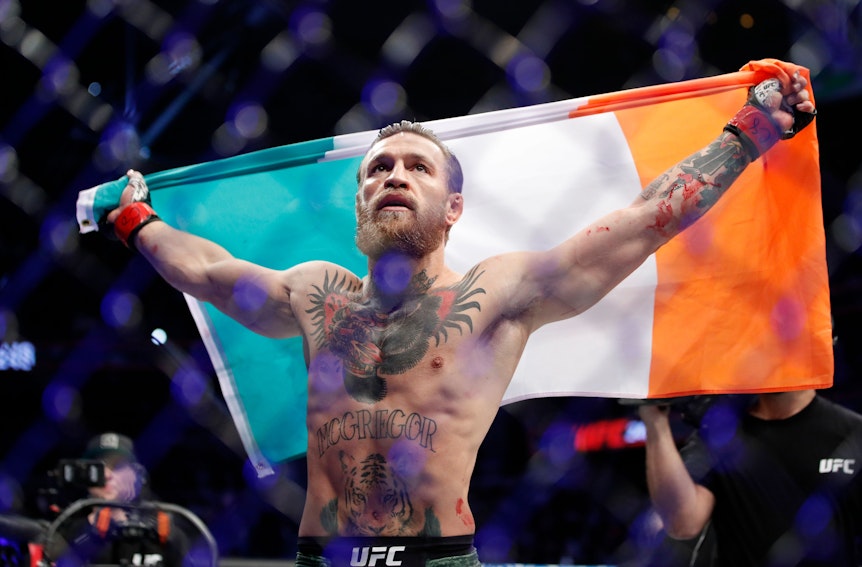 Conor McGregor feiert nach dem Sieg über Donald "Cowboy" Cerrone während eines UFC 246 Weltergewichts-Mixed Martial Arts Kampfes +++ dpa-Bildfunk +++