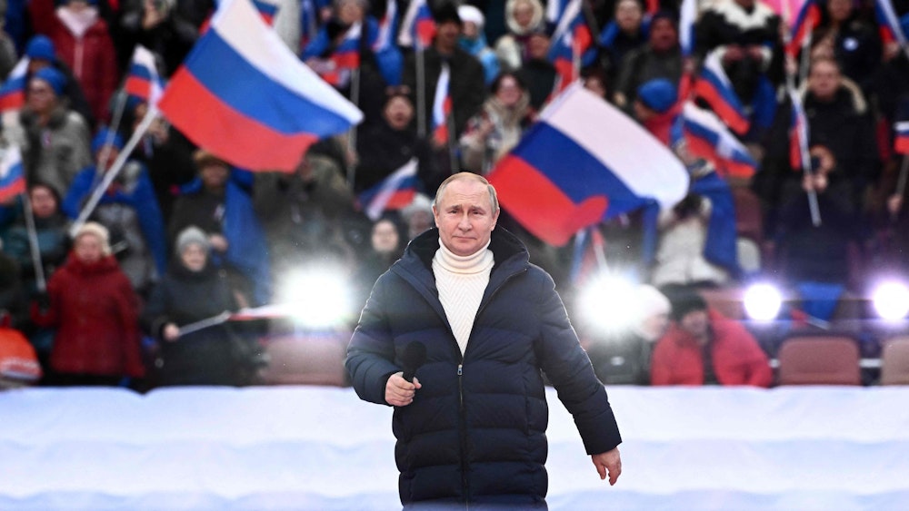 Der russische Präsident Wladimir Putin lässt sich am 18. März im Olympiastadion in Moskau von seinen Anhängern feiern.