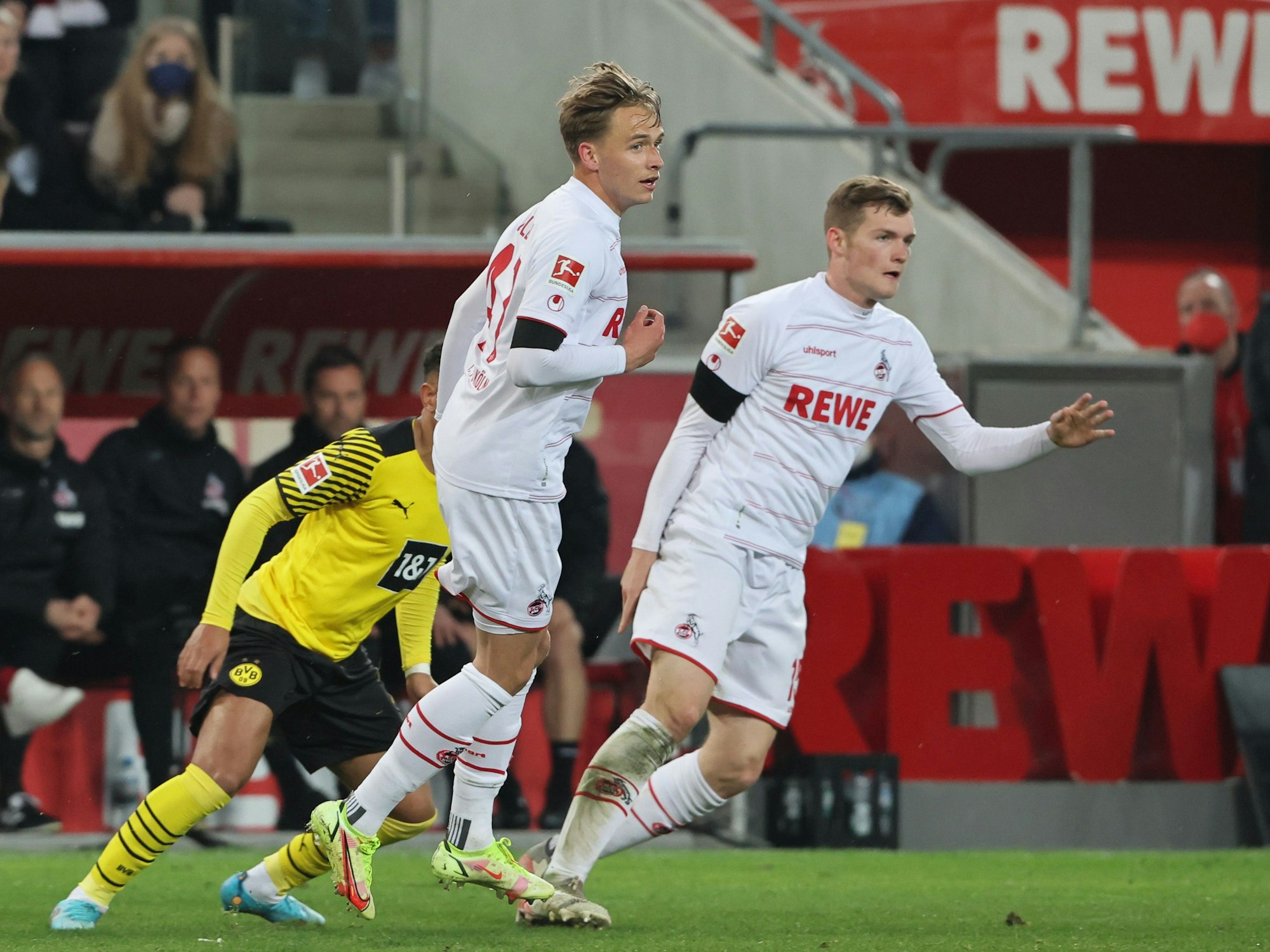 Mathias Olesen gibt Bundesliga-Debüt.