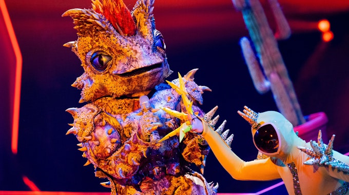 Die Figur „Der Dornteufel“ steht in der ProSieben-Show „The Masked Singer“ auf der Bühne.