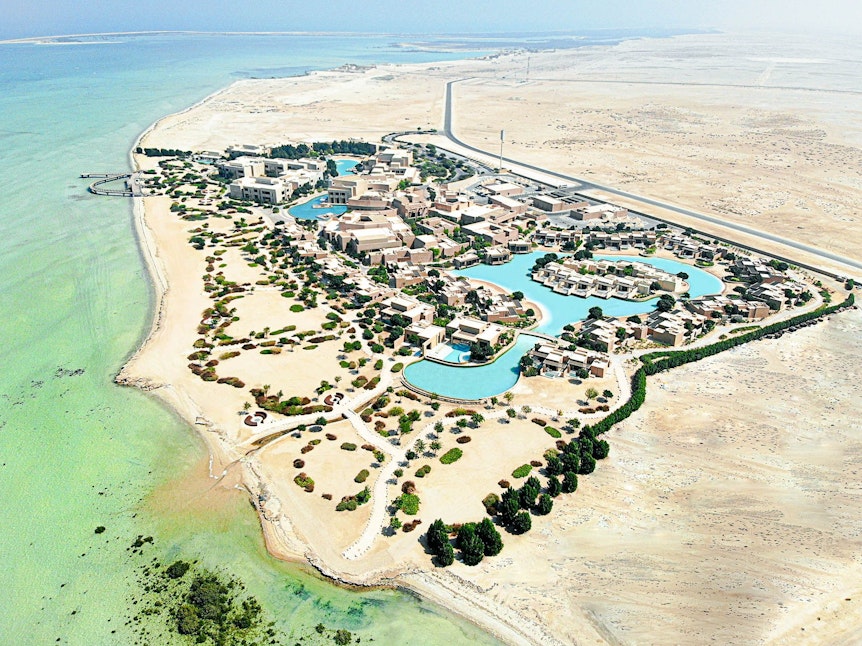 Luftaufnahme vom Zulal Wellness Resort in Katar.