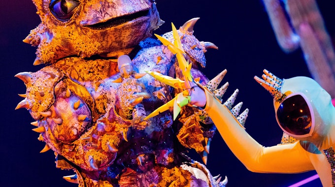 Die Figur "Der Dornteufel" steht in der Prosieben-Show "The Masked Singer" auf der Bühne.