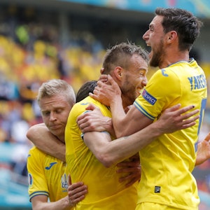 Die Ukraine bejubelt im Spiel gegen Nordmazedonien ein Tor bei der Fußball-EM