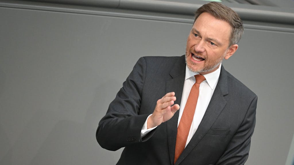 Christian Lindner (hier im Februar im Bundestag) verspricht baldige Entlastungen für die Bürger.