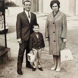 Richard Zalbertus (l.) mit Sohn und Ehefrau.