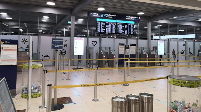 Leerer Abfertigungsbereich im Flughafen Köln/Bonn. Auch am Dienstag (22. März 2022) wurde am Flughafen gestreikt.