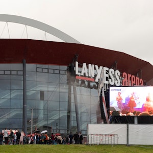 Die Lanxess Arena in Köln-Deutz von außen.