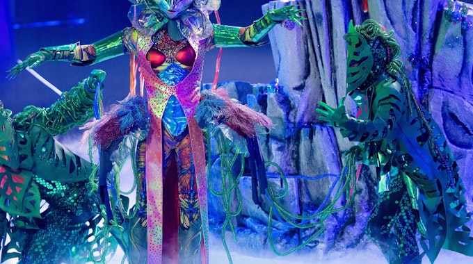 Die Figur "Galax'Sis" steht in der Prosieben-Show "The Masked Singer" auf der Bühne.
