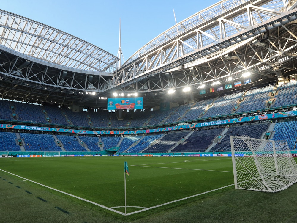 Blick auf das Spielfeld im Stadion St. Petersburg vor dem Spiel.