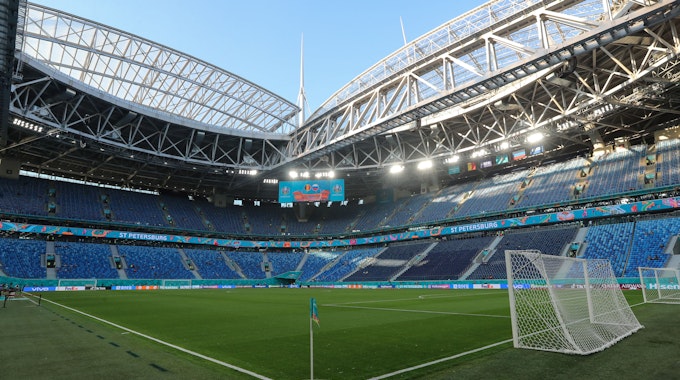 Blick auf das Spielfeld im Stadion St. Petersburg vor dem Spiel.