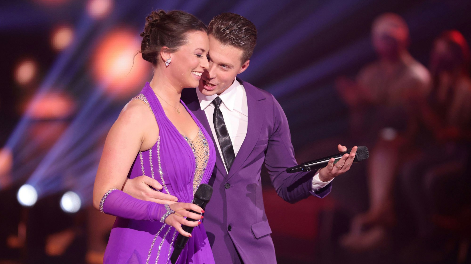 Caroline Bosbach und Valentin Lusin schieden am Ende von Show 5 bei „Let's Dance“ aus.