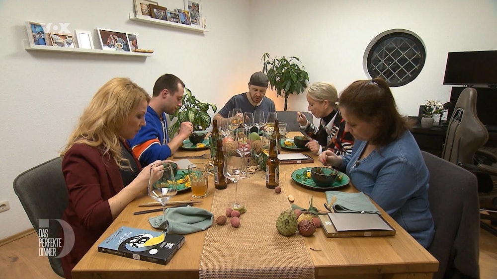 Kandidat Stephan überrascht seine Gäste bei „Das perfekte Dinner“ mit einem veganen Menü.