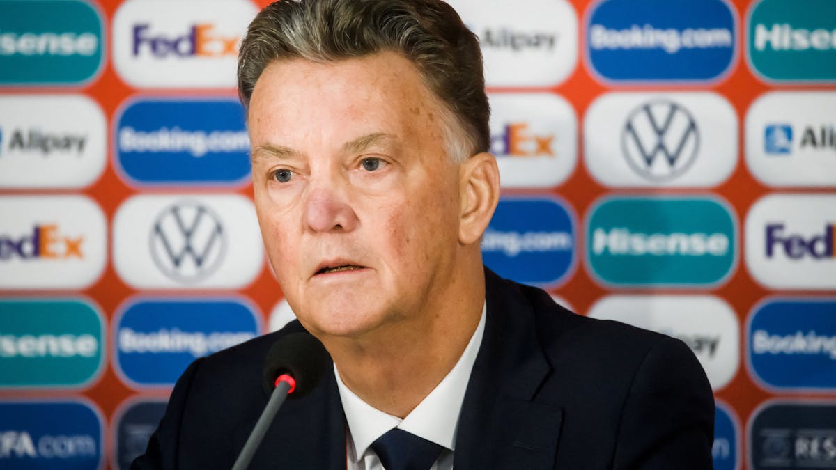 Louis van Gaal auf einer Pressekonferenz der niederländischen Nationalmannschaft