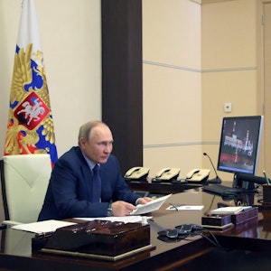 Der russische Präsident Wladimir Putin in seinem Amtssitz Nowo-Ogaryowo nahe Moskau am 25. März 2022. Hat er ein Datum fürs Kriegsende?