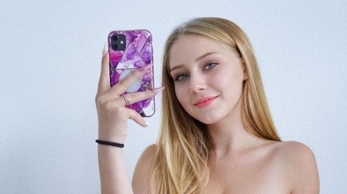 Loredana Wollny, hier auf einem Instagram-Selfie vom 3. September, wurde 18&nbsp; Jahre alt. Zu ihrem Geburtstag bekam die Wollny-Tochter ein ganz besonderes Geschenk.
