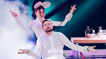 „Let’s Dance“ 2022: Beim Tanz von Ekaterina Leonova und Bastian Bielendorfer am 18. März 2022 entdeckte ein „Let’s Dance“-Fan ein obszönes Bild im Hintergrund.