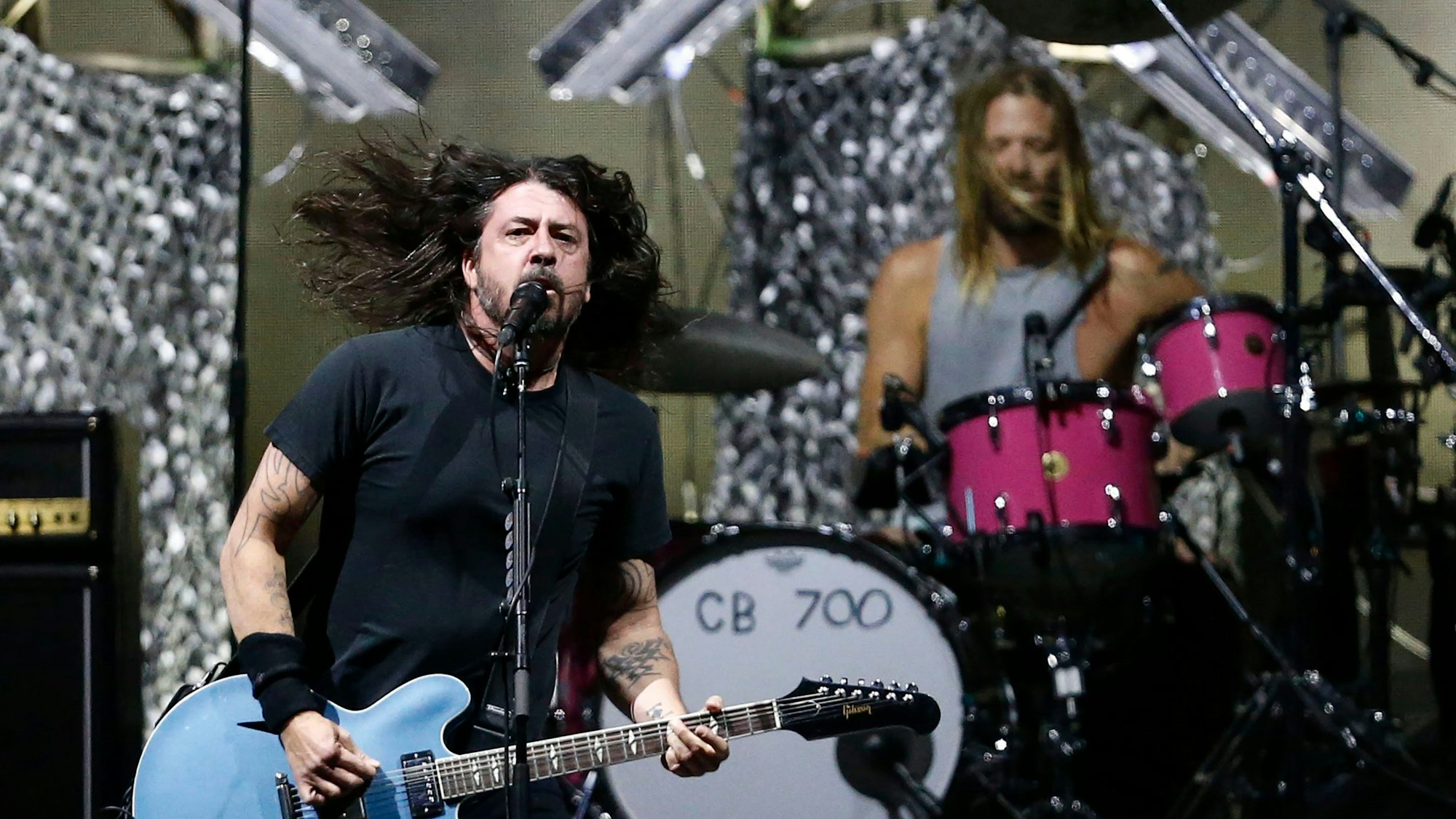 Schlagzeuger Taylor Hawkins und Foo-Fighters-Frontmann Dave Grohl am 18. März 2022 beim Lollapalooza in Chile.