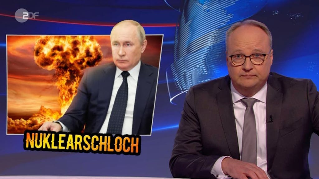 Oliver Welke und die "heute-show" (ZDF) halten wenig von Wladimir Putins unverhohlener Drohung, auch Atomwaffen einsetzen zu können.