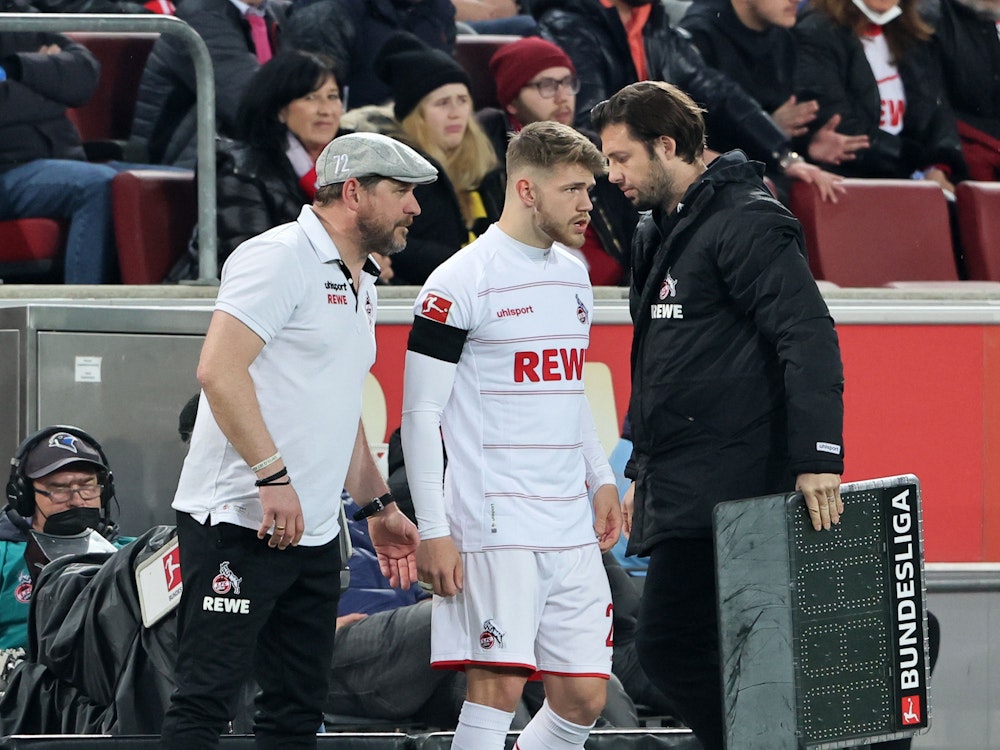 Steffen Baumgart wechselt Jan Thielmann im Spiel des 1. FC Köln gegen Borussia Dortmund ein.