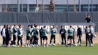 Am Dienstag (29. März 2022) startet das Team von Borussia Mönchengladbach in die neue Trainingswoche. Das Foto zeigt die Gruppe am 22. März bei einer Einheit im Borussia-Park.