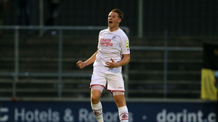 Joshua Schwirten feiert sein Tor für die U21 des 1. FC Köln gegen Alemannia Aachen.
