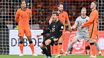 Thomas Müller jubelt im DFB-Test in den Niederlanden über sein Tor zum 1:0.