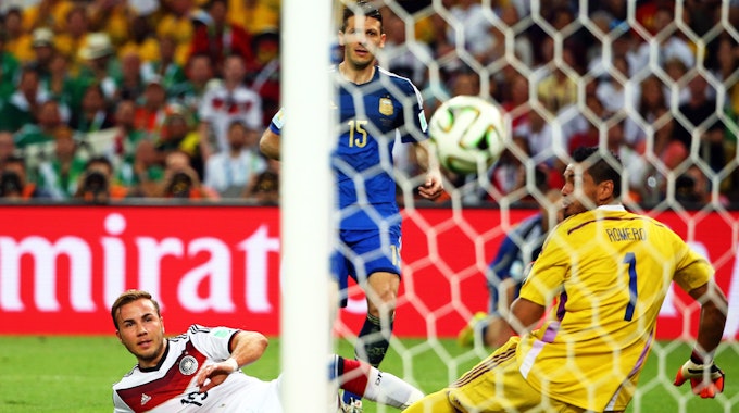 Mario Götze schießt das entscheidende Tor im WM-Finale 2014.