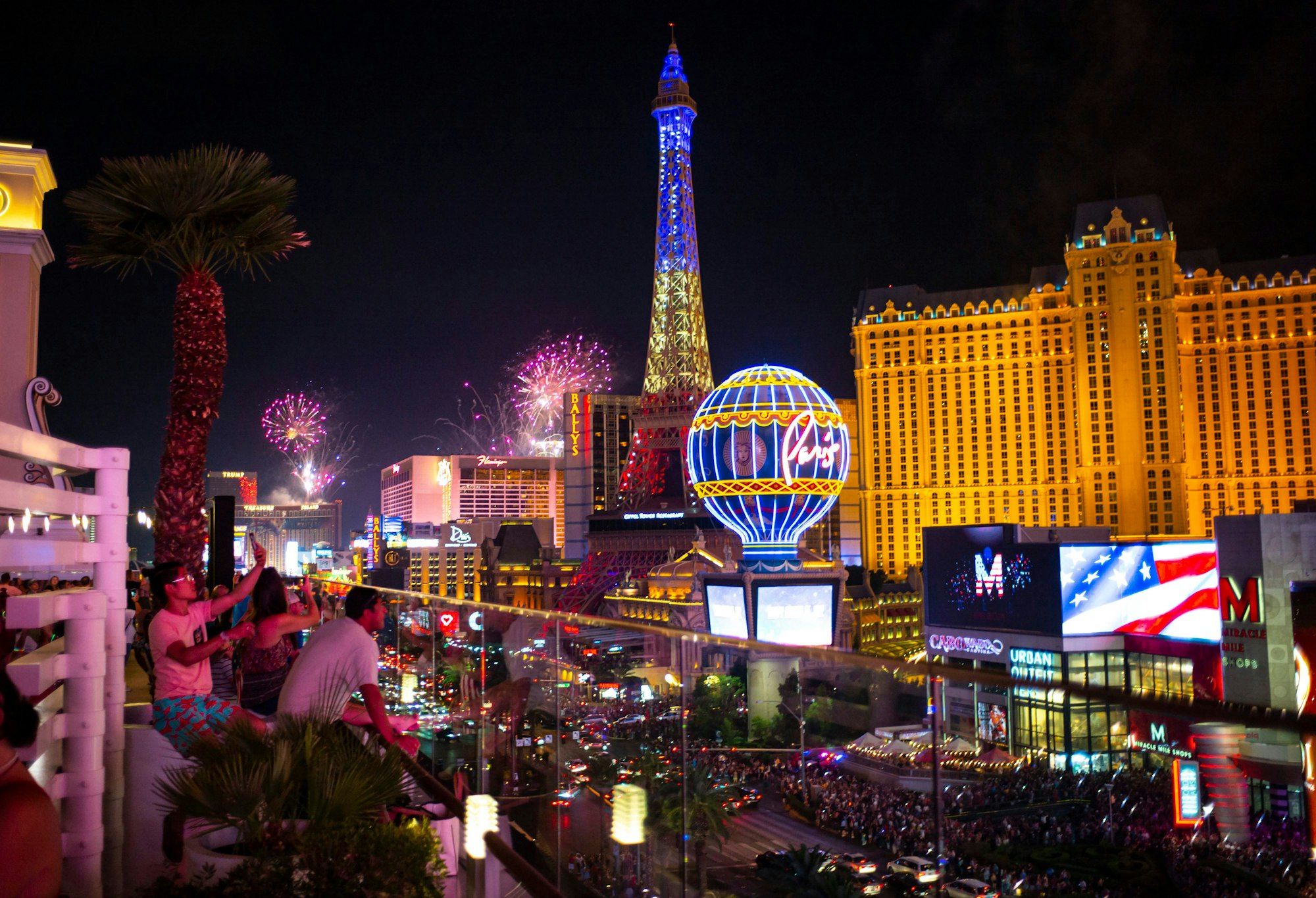 Ein Feuerwerk explodiert über dem Las Vegas Strip während der Feierlichkeiten zum Unabhängigkeitstag.