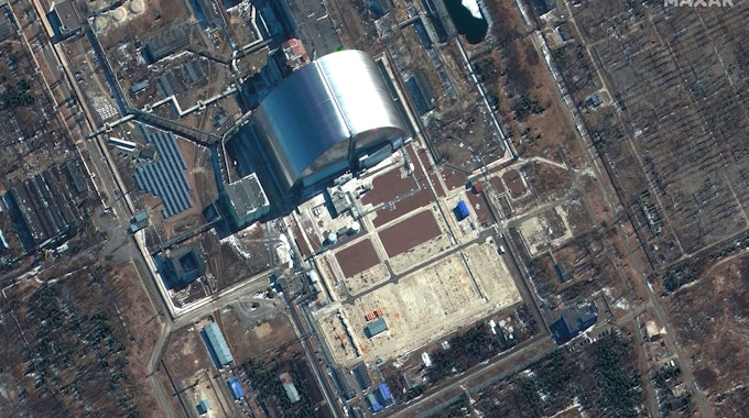 Dieses von Maxar Technologies zur Verfügung gestellte Satellitenbild zeigt eine Nahaufnahme der Nuklearanlagen von Tschornobyl in der Ukraine während der russischen Invasion am Donnerstag, dem 10. März 2022.