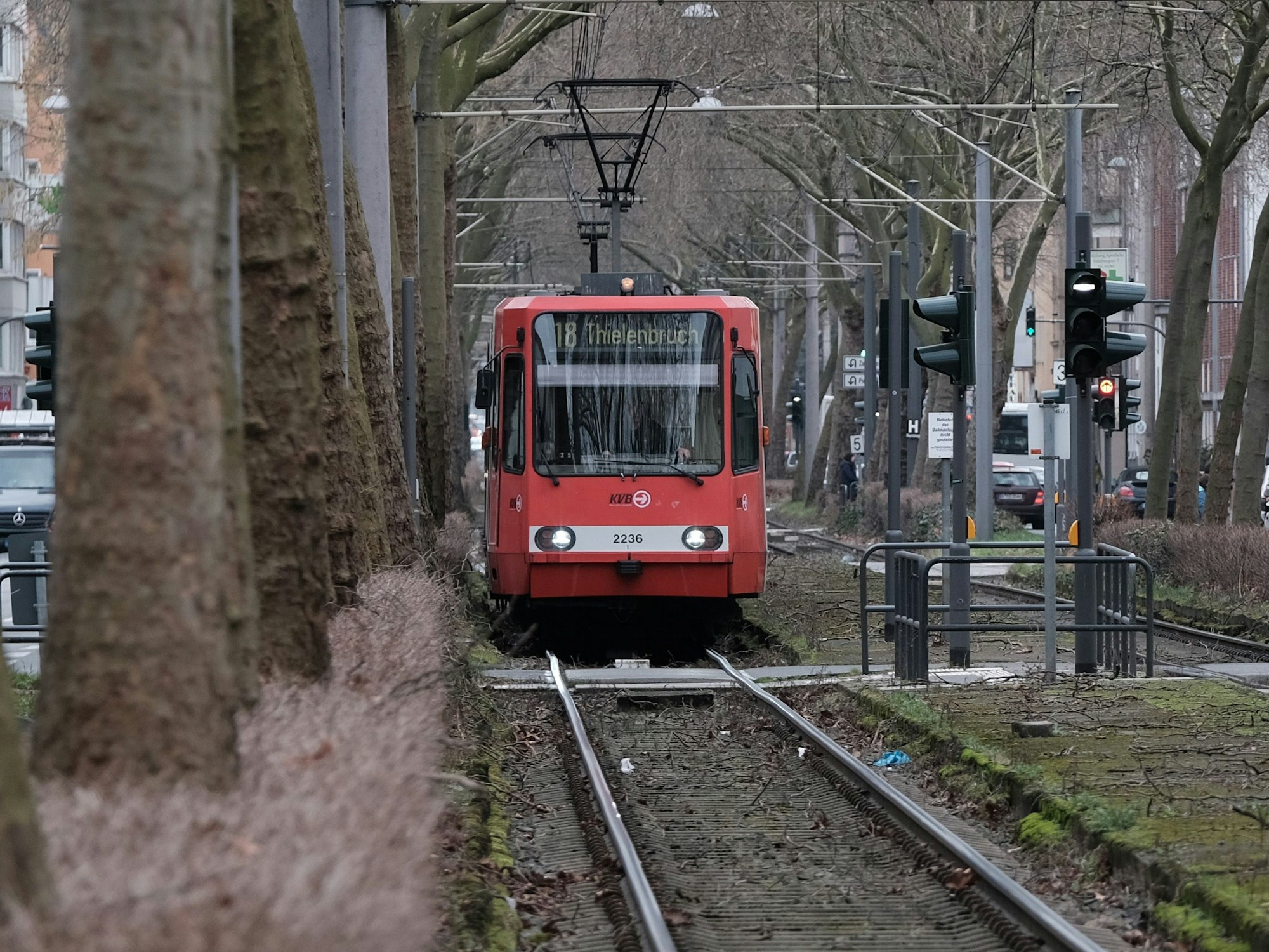 09.02.2022, Köln: KVB Linie 18, Luxemburger Strasse. Haltestelle Arnulfstarße. Foto: Max Grönert
