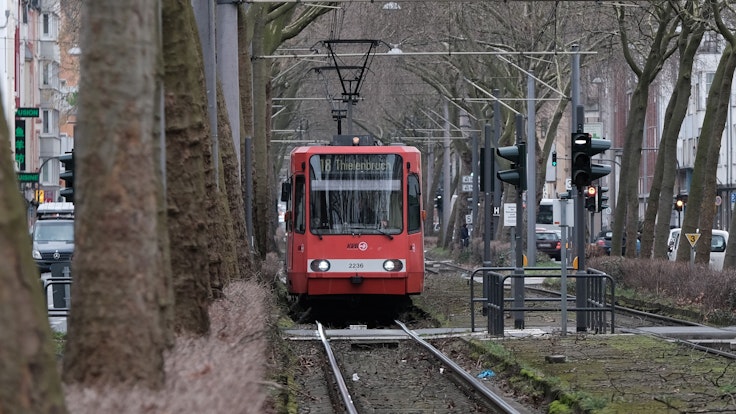 09.02.2022, Köln: KVB Linie 18, Luxemburger Strasse. Haltestelle Arnulfstarße. Foto: Max Grönert