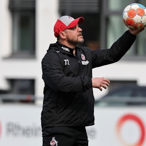 Steffen Baumgart trainiert den 1. FC Köln am 29. März 2022