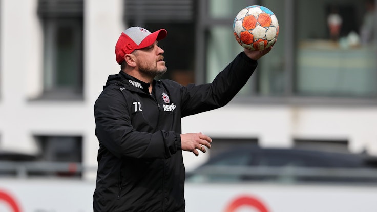 Steffen Baumgart trainiert den 1. FC Köln am 29. März 2022