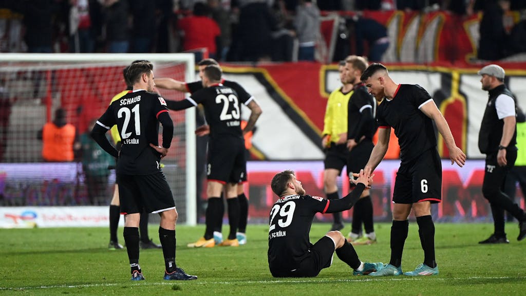 Die Spieler des 1. FC Köln sind nach dem 0:1 bei Union Berlin enttäuscht.