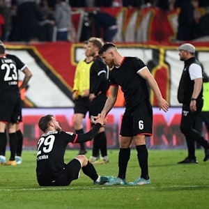 Die Spieler des 1. FC Köln sind nach dem 0:1 bei Union Berlin enttäuscht.