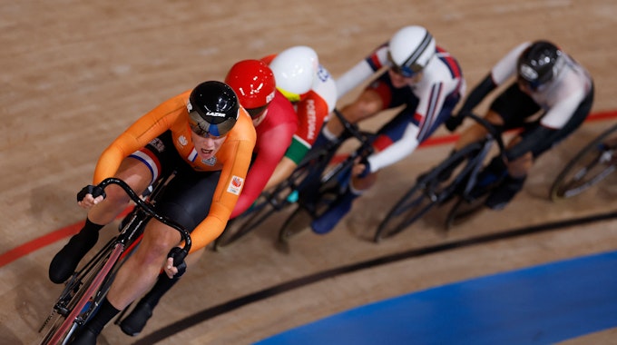 Die Fahrerinnen beim Olympia-Rennen im Omnium in Tokio. Die britische Transfrau Emily Bridges darf in England nicht an den nationalen Meisterschaften teilnehmen.
