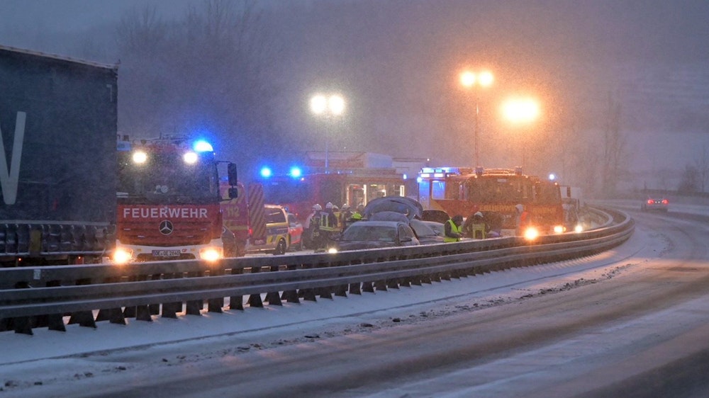 Unfall mit mehreren Fahrzeugen auf der A45 in Drolshagen am Freitagabend.