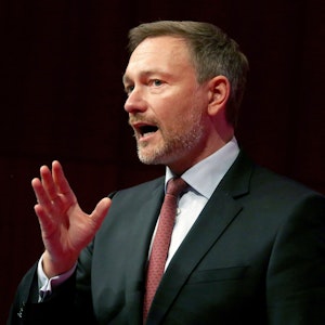 Christian Lindner, Bundesvorsitzender der FDP, spricht auf dem Landesparteitag der nordrhein-westfälischen FDP zu den Delegierten. Auf dem Landesparteitag finden die Vorstandswahlen statt.